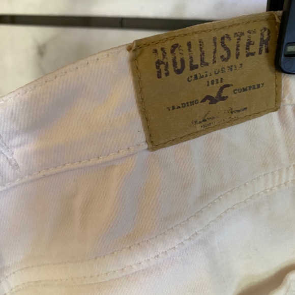 Hollister - Picture 6 of 13